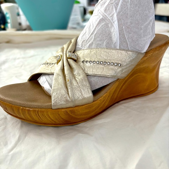 Once Puffy Wedge Sandal One Inch Platform Slip On Cream Color Iridescent 6 main image 9
